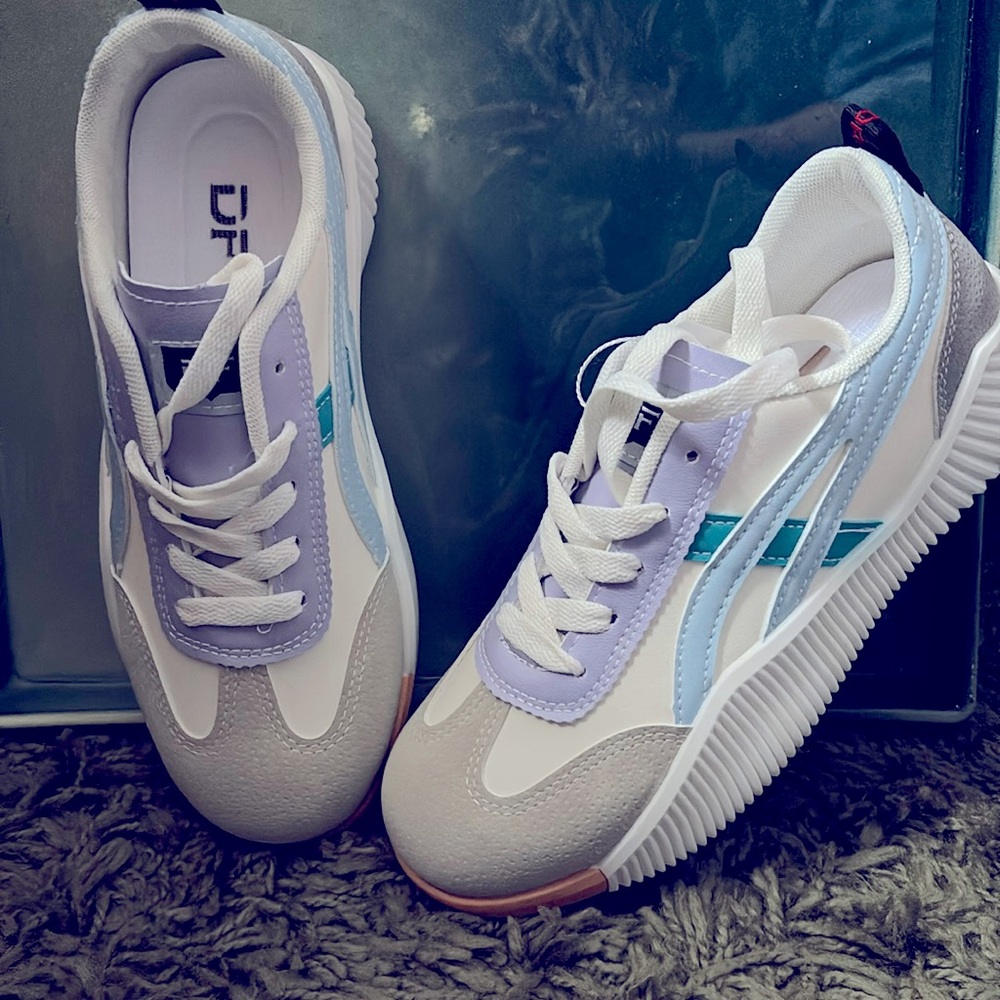 DE FLORENCE -Ultra comfortable Vintage Sneakers White&Blue